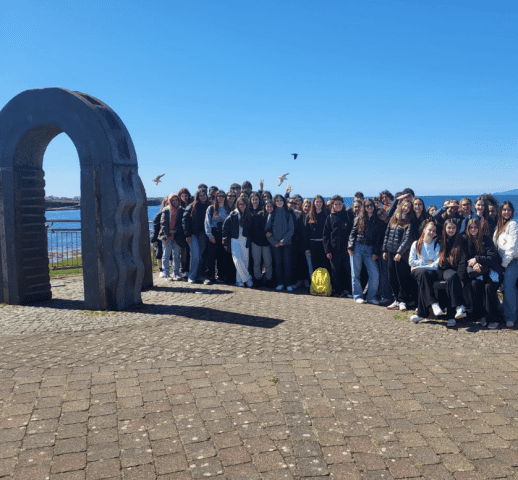 Group photo of DELS students in Bundoran